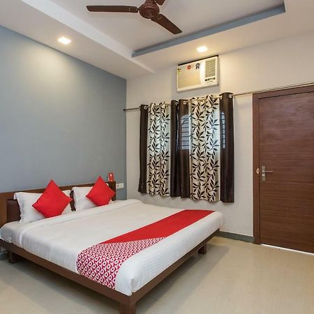 Oyo 17161 Hotel Mahalaxmi 우자인 외부 사진