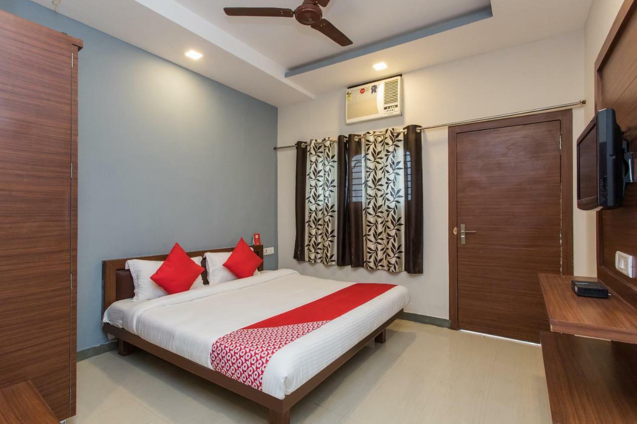 Oyo 17161 Hotel Mahalaxmi 우자인 외부 사진