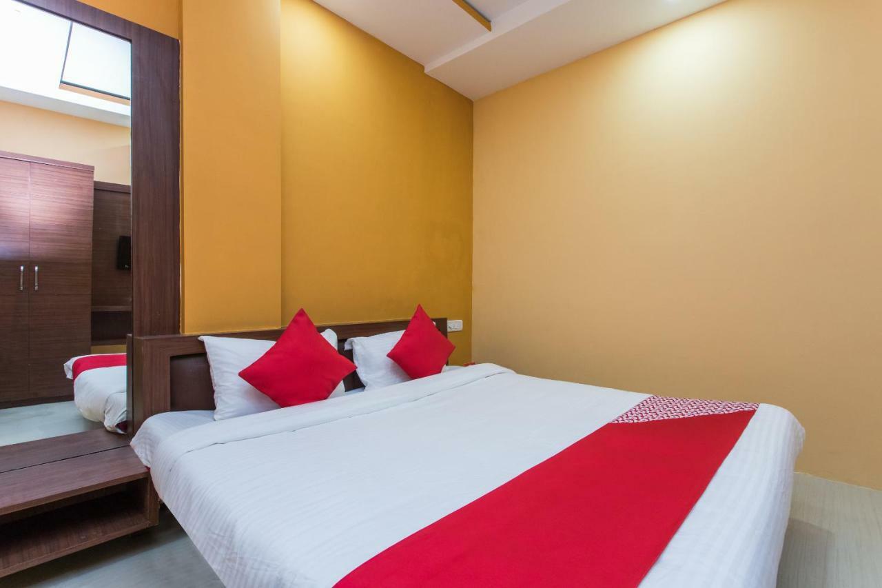 Oyo 17161 Hotel Mahalaxmi 우자인 외부 사진